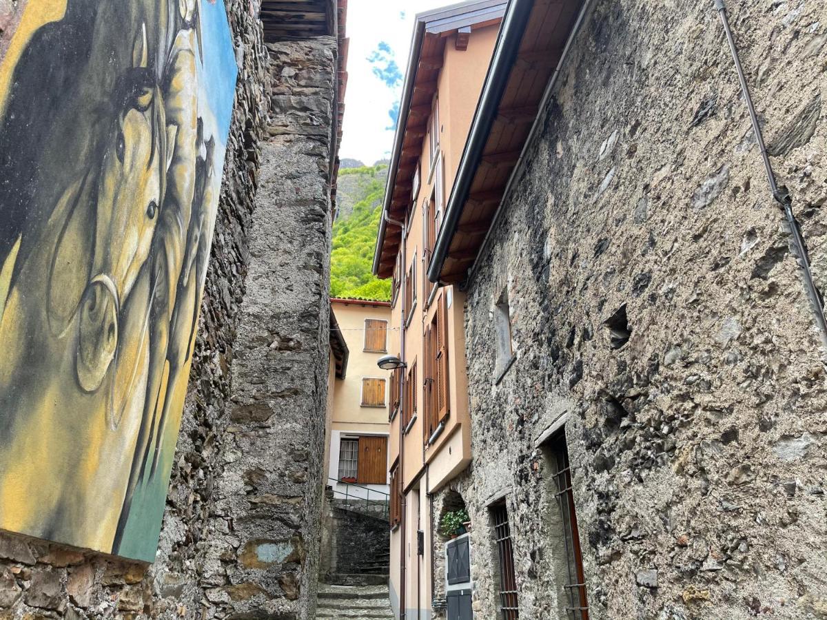 La Casa Di Pucci Nel Borgo Affrescato Di Parlasco Cortenova Exterior photo